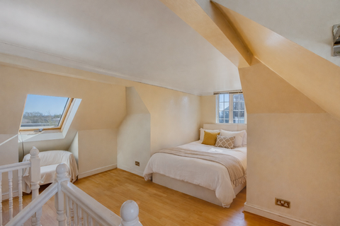 4 bedroom semi-detached house for sale, Hilton Avenue, London N12