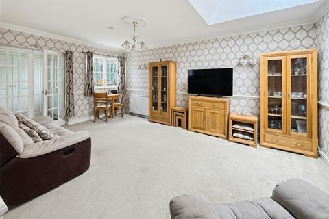 1 bedroom bungalow for sale, Cambridge Road, Southend-on-sea, SS1 1