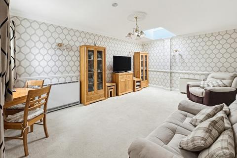 1 bedroom bungalow for sale, Cambridge Road, Southend-on-sea, SS1 1