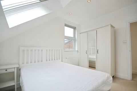2 bedroom flat to rent, St. Pauls Avenue, London NW2