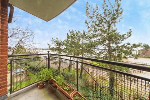 3 bedroom flat for sale, Priory Wharf, BIRKENHEAD, CH41