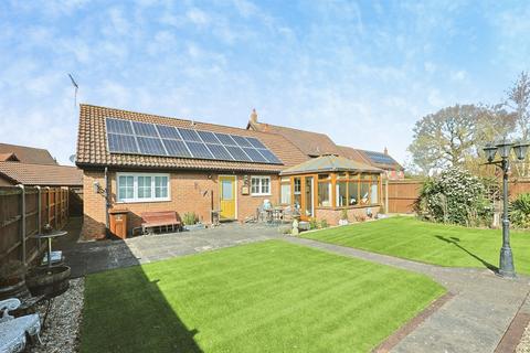 3 bedroom detached bungalow for sale, Foxglove Drive, Dereham