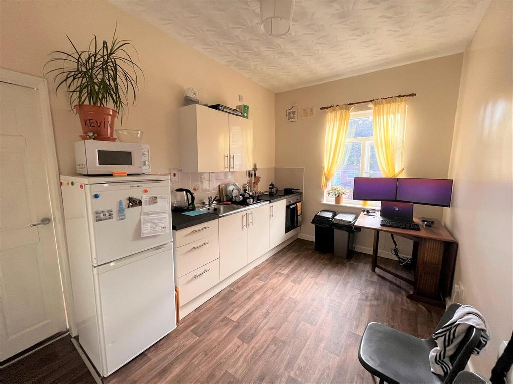 Kitchen 1.jpg