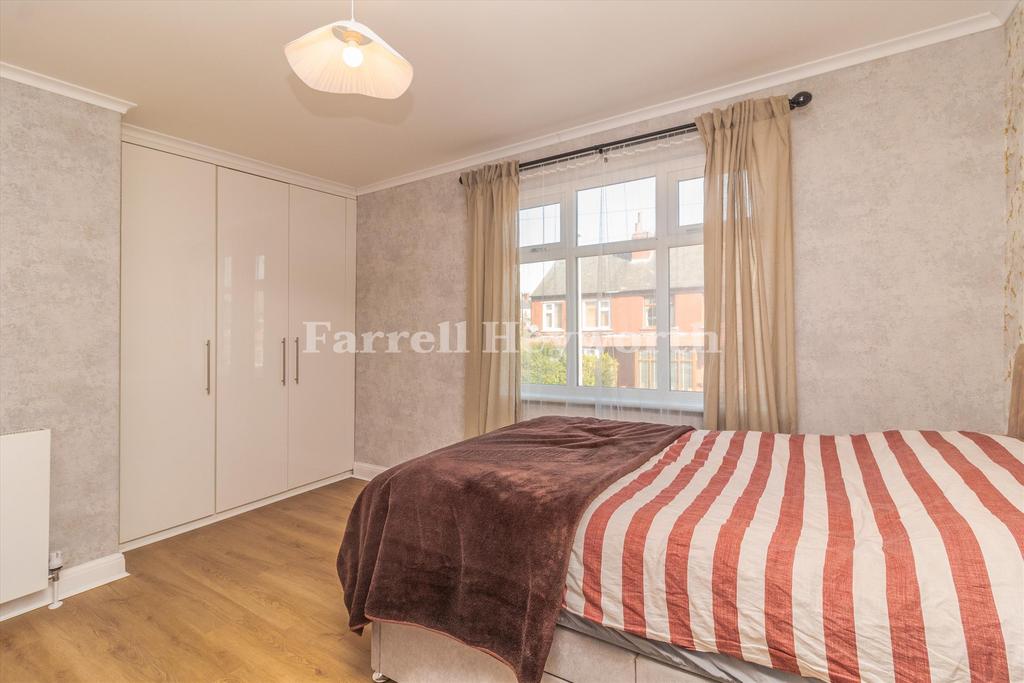 Bedroom 1 image 2