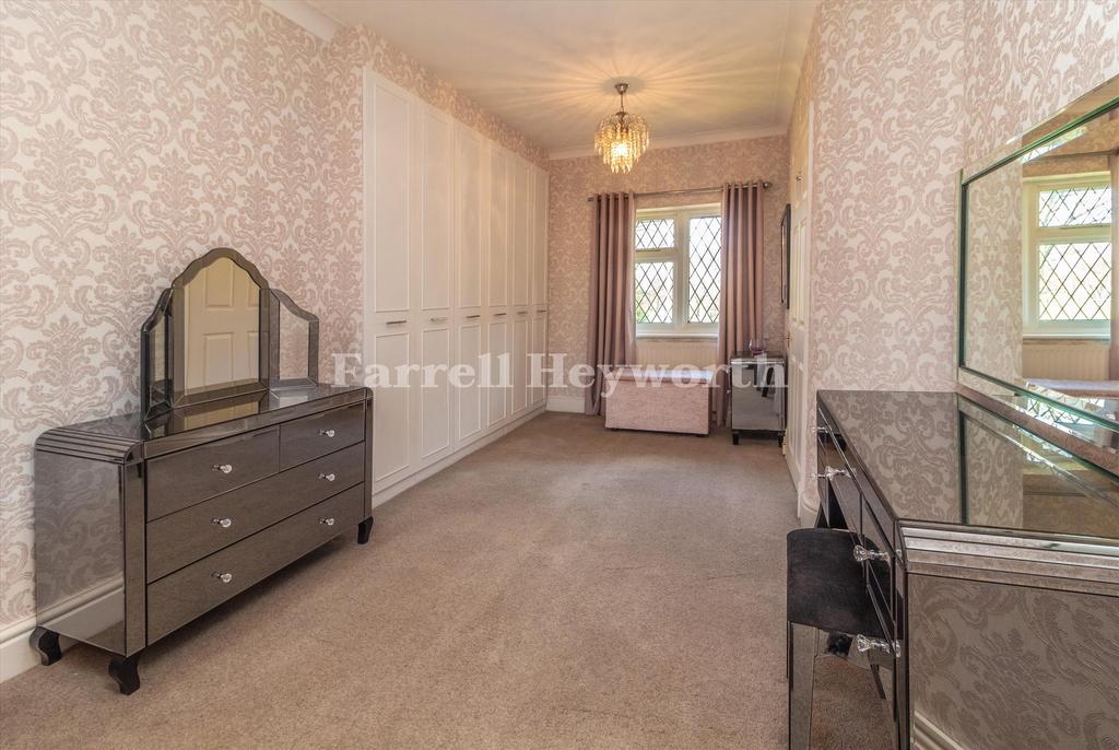 Bedroom 1 image 2
