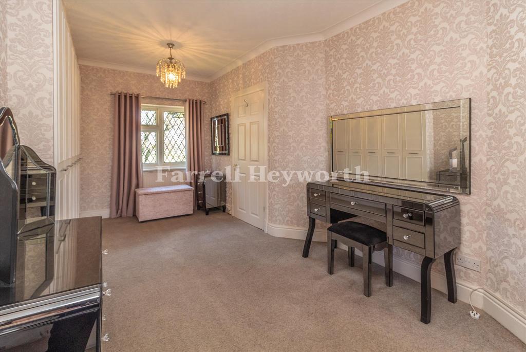 Bedroom 1 image 3