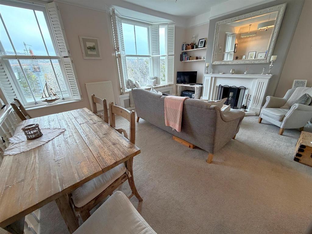 Living area 2.jpg