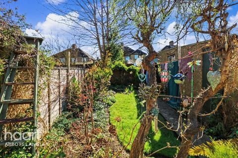 3 bedroom semi-detached house for sale, Meadow Road, Watford