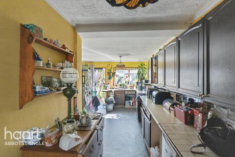3 bedroom semi-detached house for sale, Meadow Road, Watford