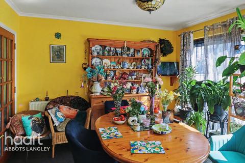 3 bedroom semi-detached house for sale, Meadow Road, Watford
