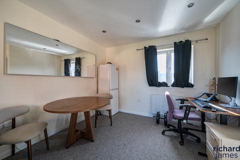 2 bedroom flat for sale, Churchward, Swindon SN2