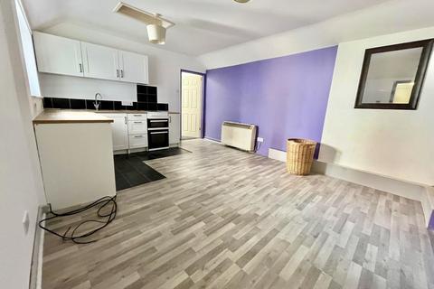1 bedroom flat to rent, St. Edmund Street, Weymouth, DT4