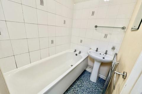 1 bedroom flat to rent, St. Edmund Street, Weymouth, DT4