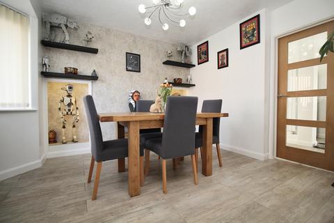 3 bedroom terraced house for sale, Park Close, Street