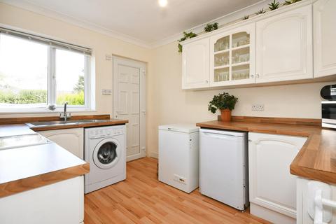 3 bedroom semi-detached house to rent, Hodgkinson Road, Nottingham, NG17