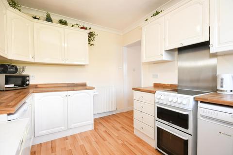 3 bedroom semi-detached house to rent, Hodgkinson Road, Nottingham, NG17