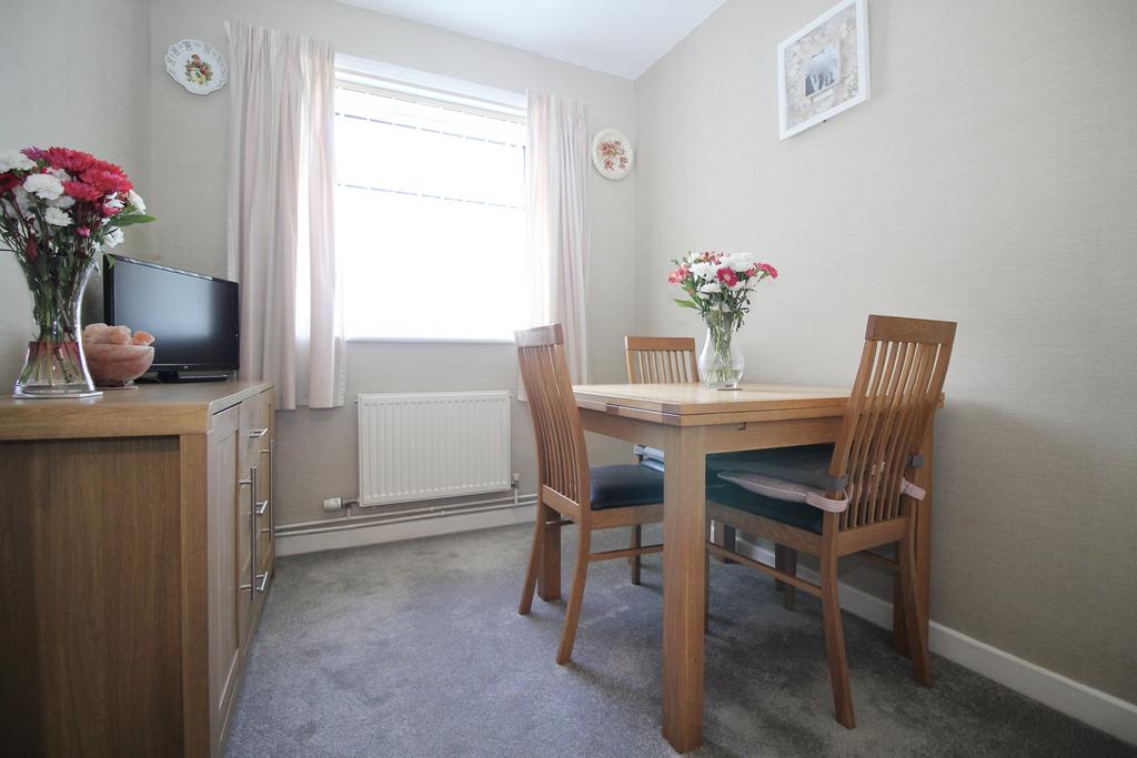 Dining/Bedroom Room