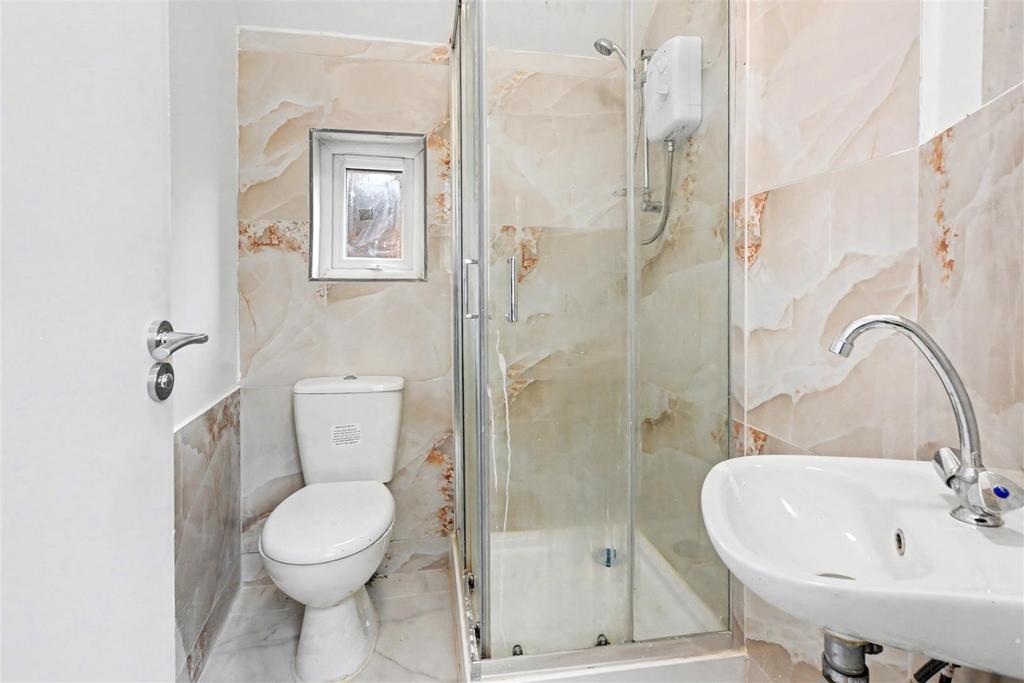 2nd Shower Room 2.jpeg