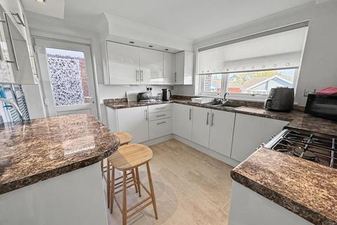 2 bedroom detached bungalow for sale, Ferndown