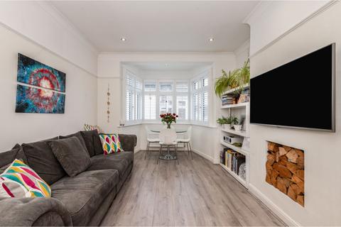 2 bedroom ground floor flat for sale, High Street, Hornchurch, RM12