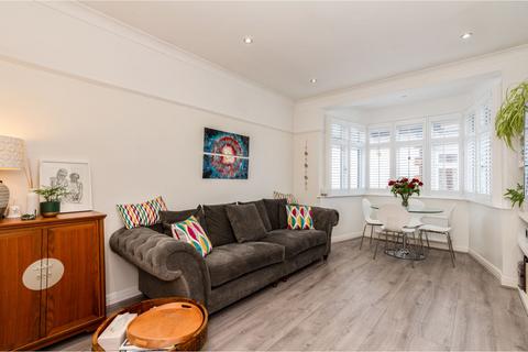 2 bedroom ground floor flat for sale, High Street, Hornchurch, RM12