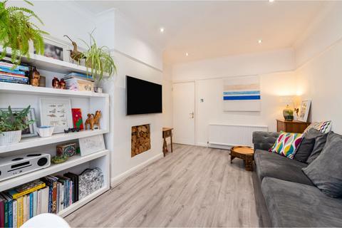 2 bedroom ground floor flat for sale, High Street, Hornchurch, RM12