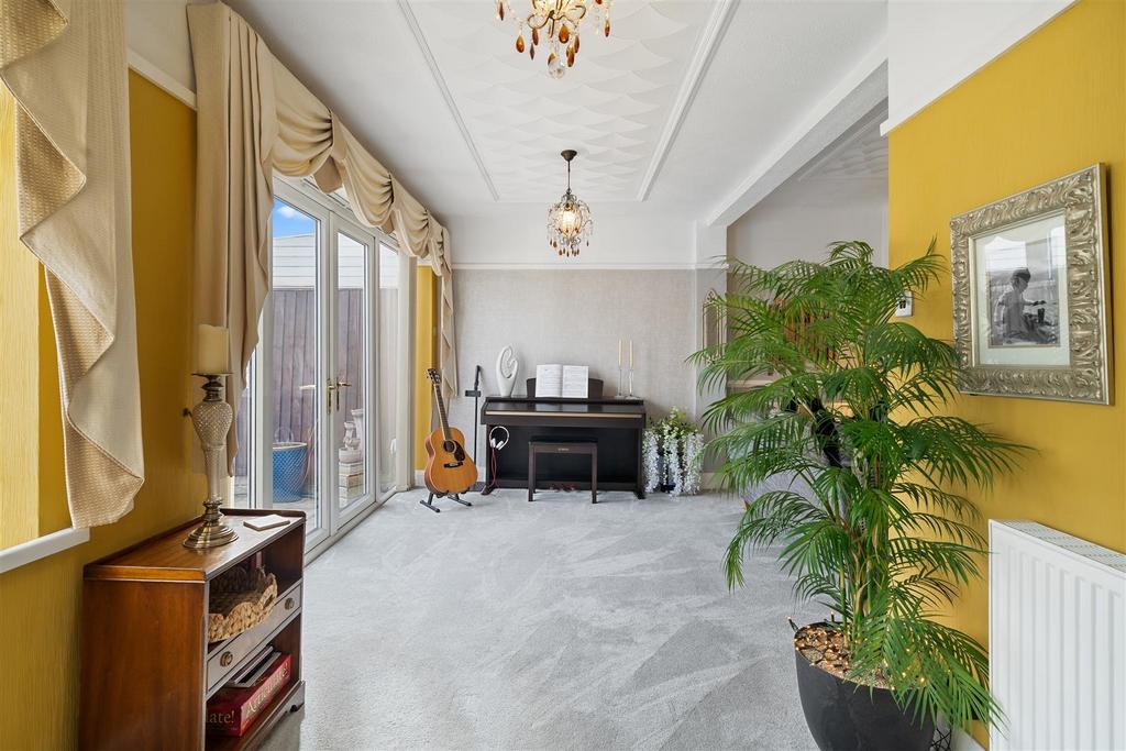 Family Room3.jpg