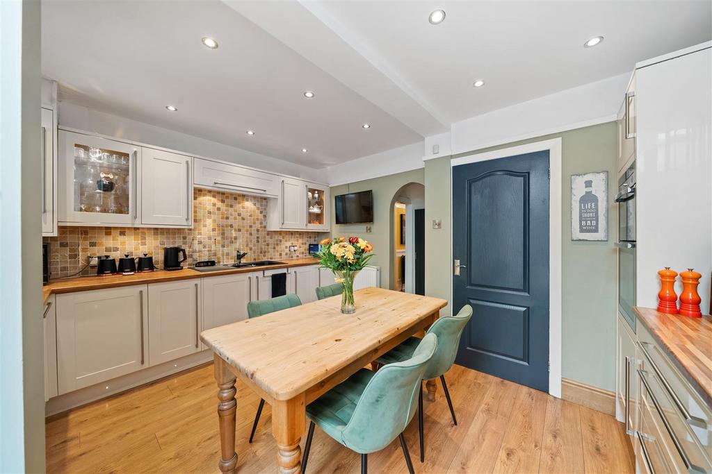 Kitchen1.jpg