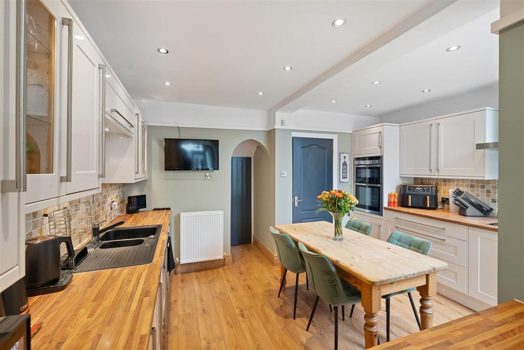 Kitchen3.jpg