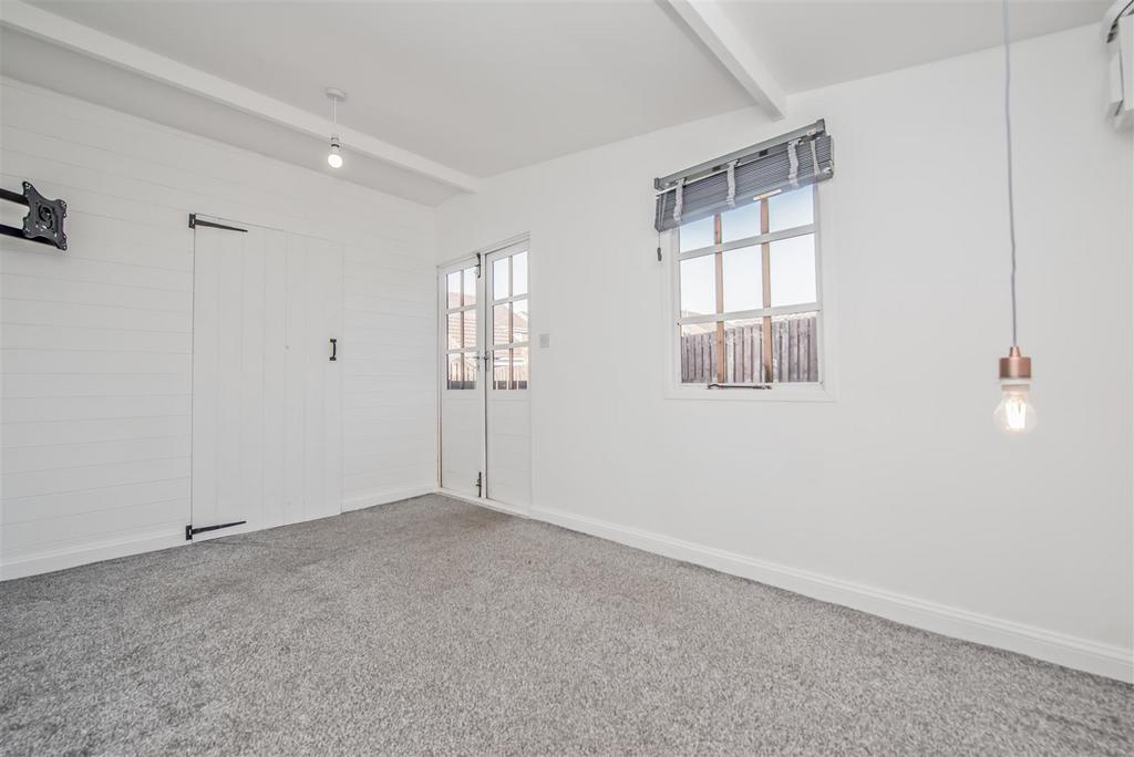 Garden Room / Home Office / Play Room: