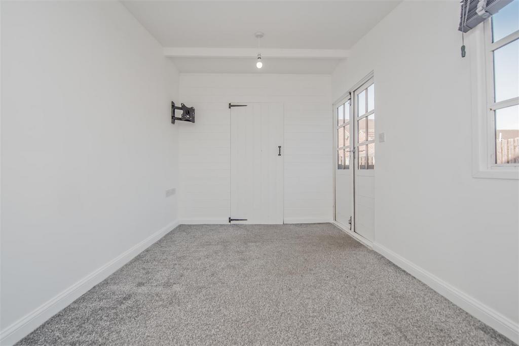 Garden Room / Home Office / Play Room: