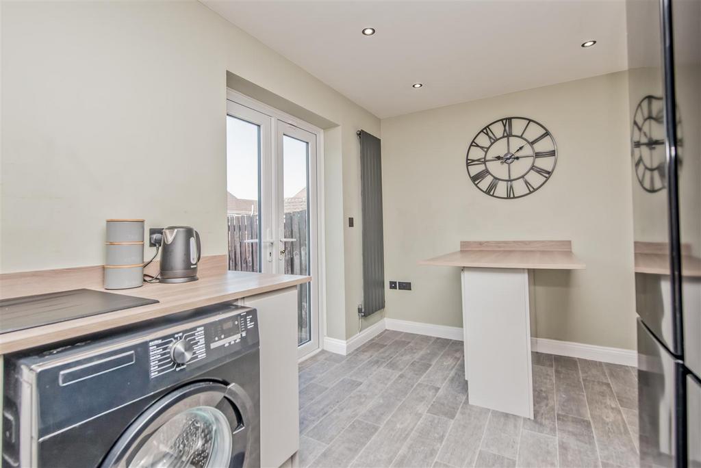 Fitted Breakfast / Dining Room: