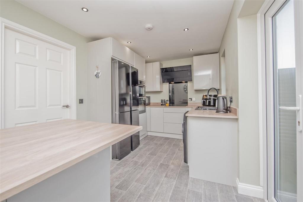 Fitted Breakfast / Dining Room: