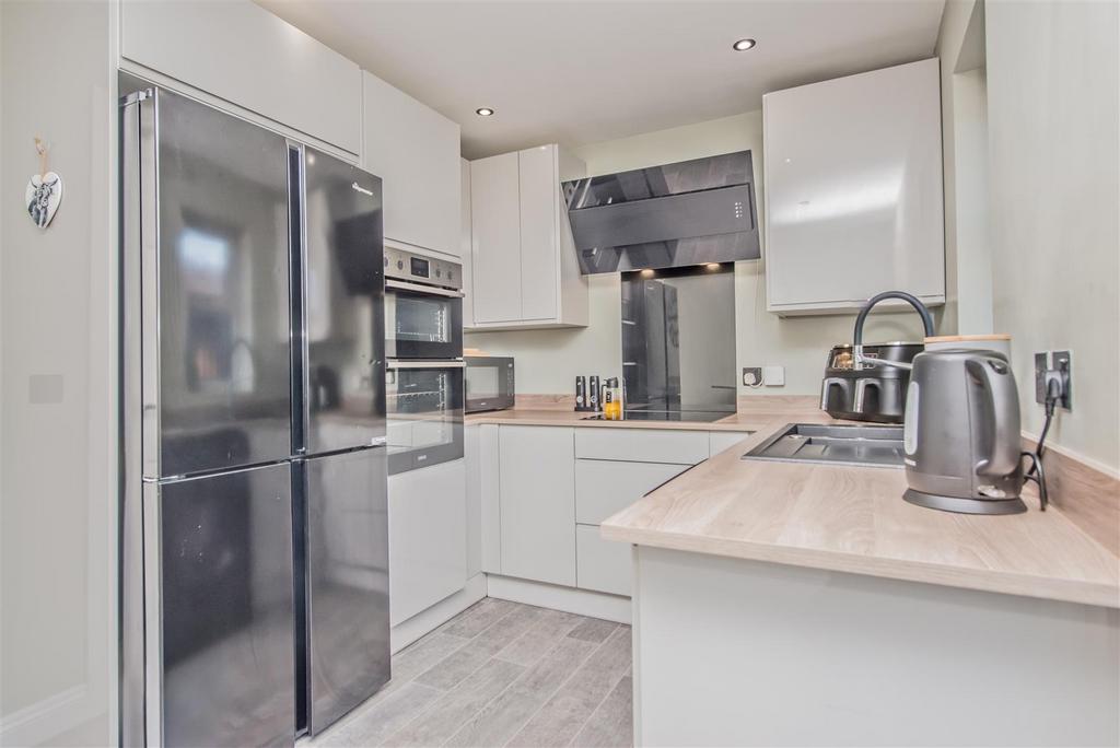 Fitted Breakfast / Dining Room:
