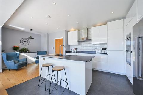 undefined, Crichton Avenue, Wallington
