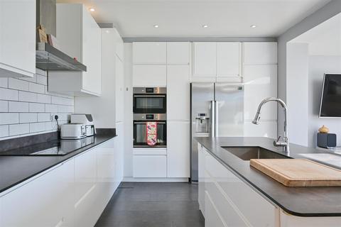 undefined, Crichton Avenue, Wallington