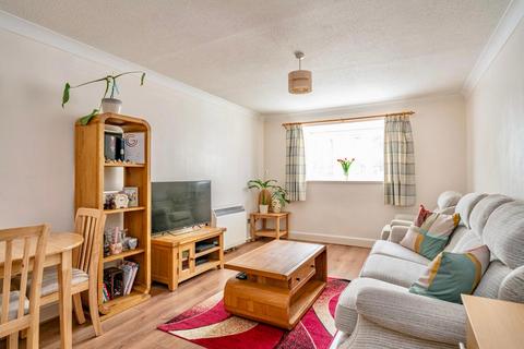 2 bedroom flat for sale, High Street, Markyate, AL3