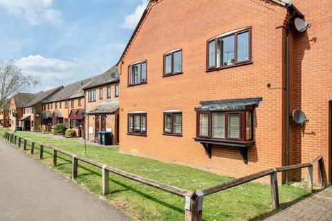 2 bedroom flat for sale, High Street, Markyate, AL3