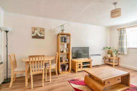 2 bedroom flat for sale, High Street, Markyate, AL3