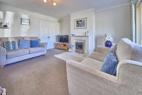 2 bedroom semi-detached house for sale, Hamilton Close, Hinckley