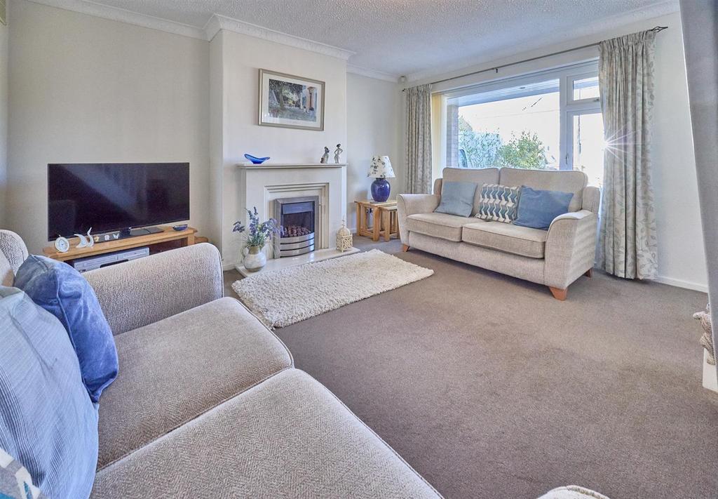 Lounge to front