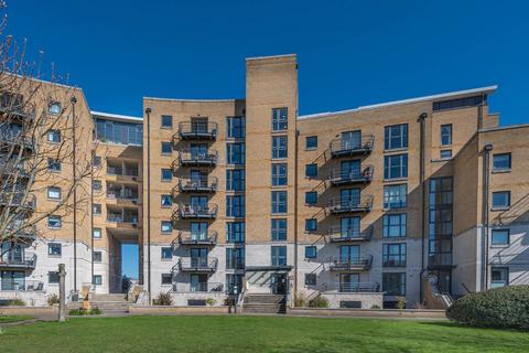 3 bedroom flat for sale, Glaisher Street, Greenwich, London, SE8