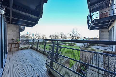 3 bedroom flat for sale, Glaisher Street, Greenwich, London, SE8