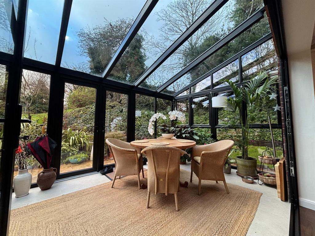 Sunroom/ Dining Room