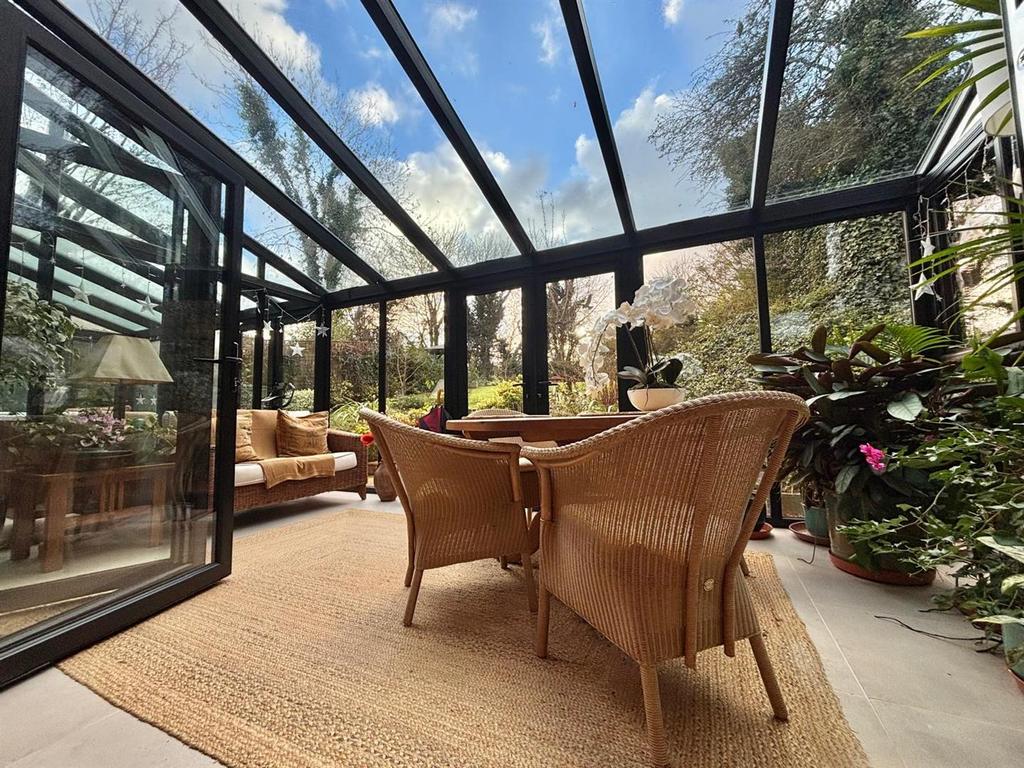 Sunroom/ Dining Room