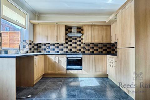 3 bedroom terraced house to rent, Moon Street, Preston PR5