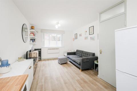 undefined, The Avenue, Highams Park