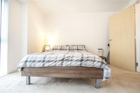 2 bedroom apartment to rent, Guildford Road, Woking GU22