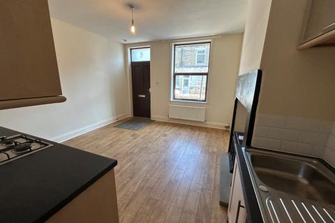 2 bedroom terraced house to rent, Park Place East, Halifax, West Yorkshire, HX3