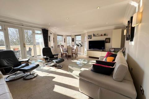 3 bedroom flat for sale, Brockley Hill, Stanmore
